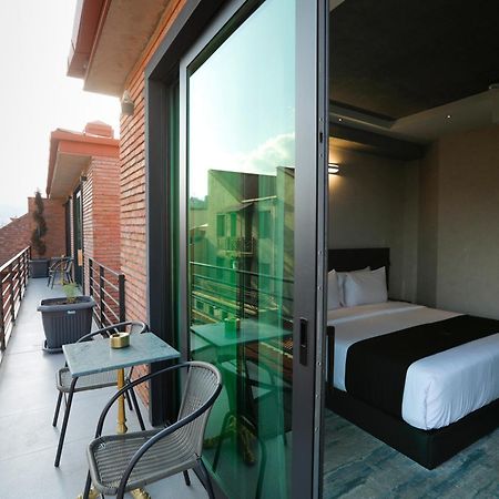 M 1 T Hotel تبليسي المظهر الخارجي الصورة