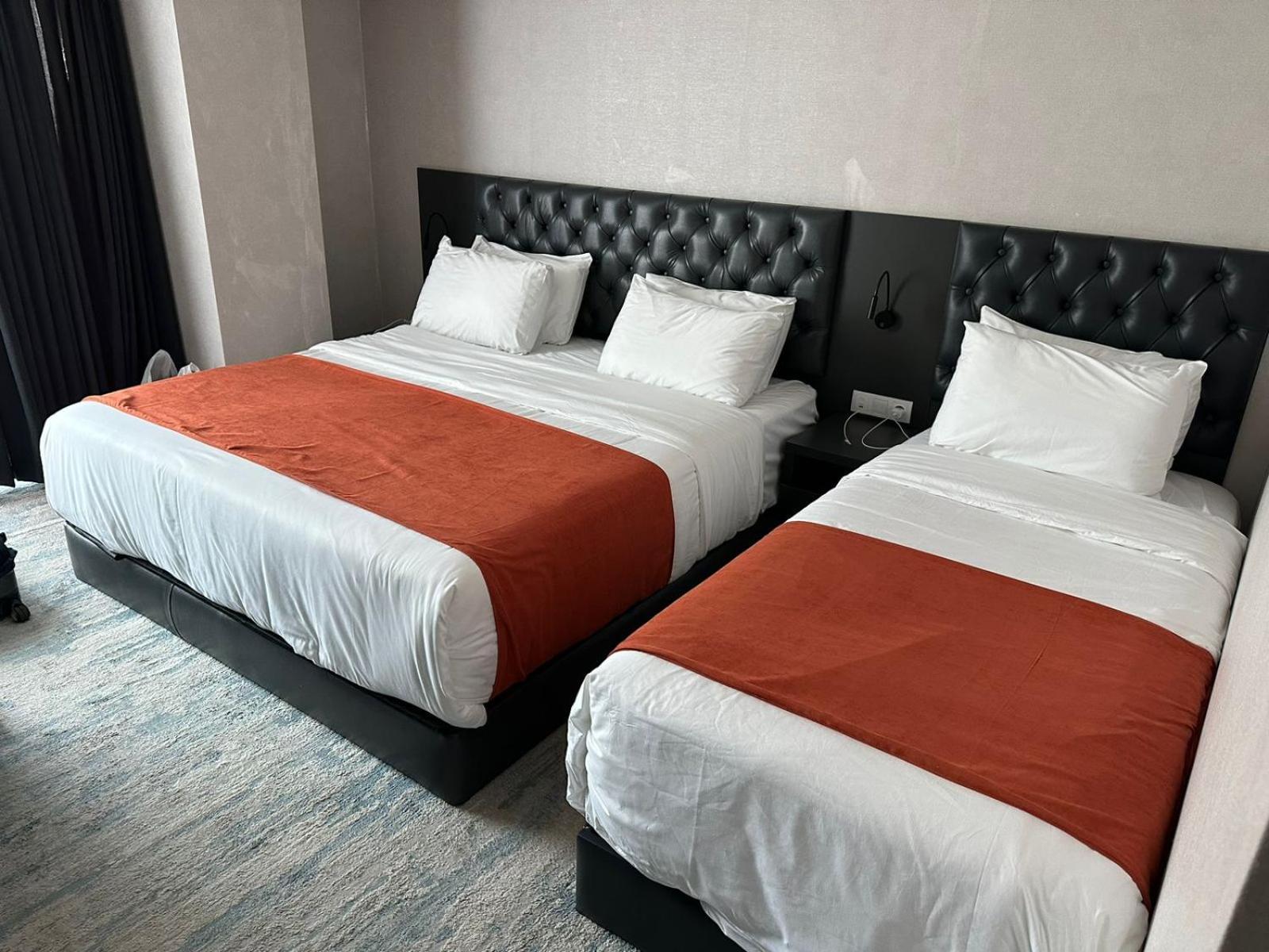 M 1 T Hotel تبليسي المظهر الخارجي الصورة
