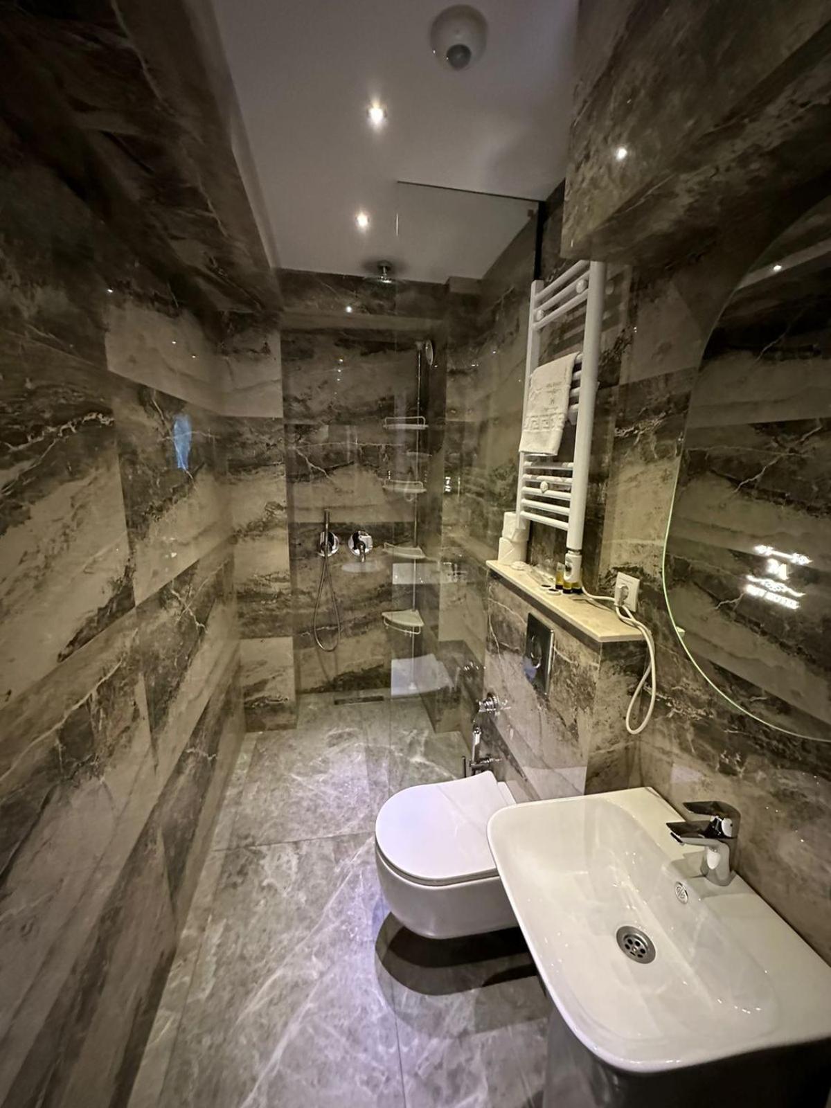 M 1 T Hotel تبليسي المظهر الخارجي الصورة