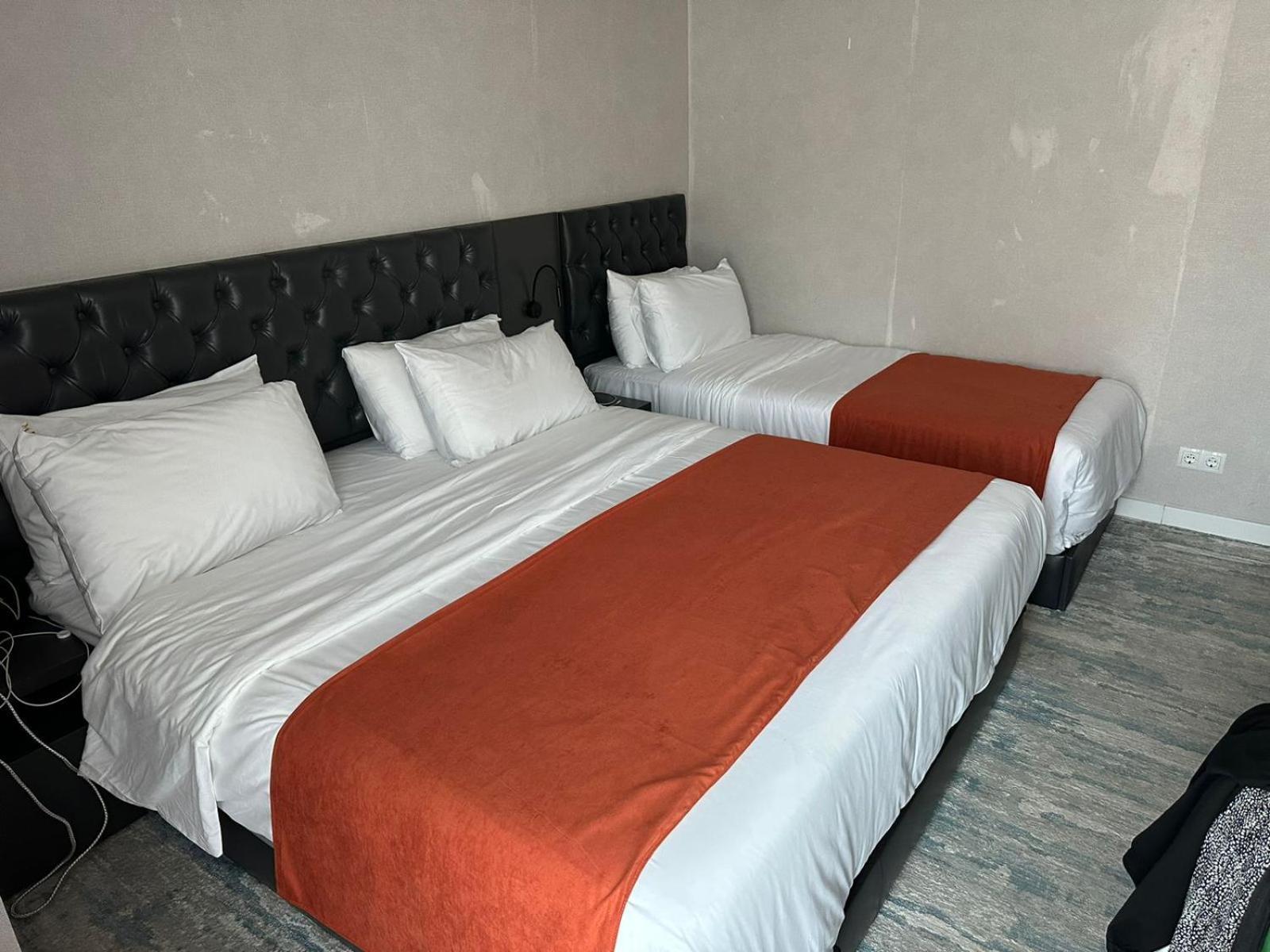 M 1 T Hotel تبليسي المظهر الخارجي الصورة