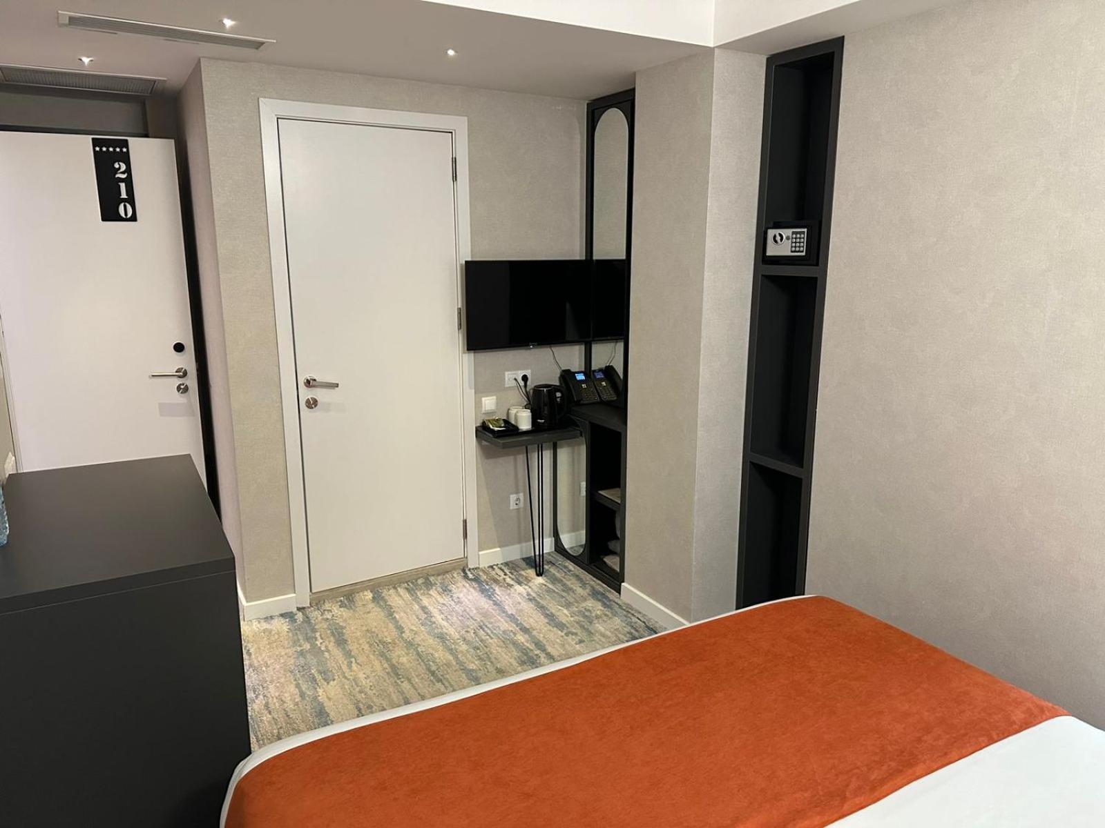 M 1 T Hotel تبليسي المظهر الخارجي الصورة
