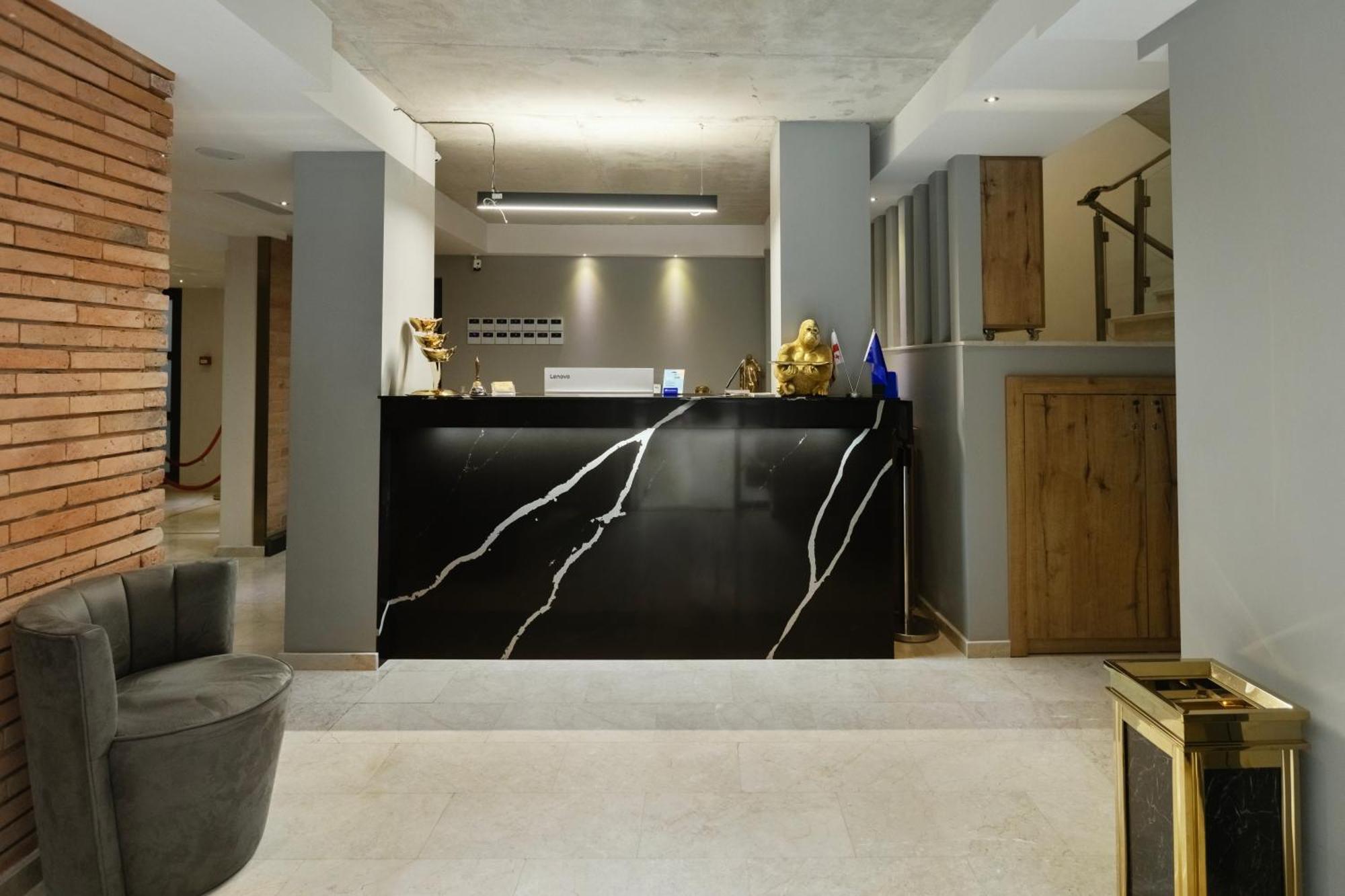 M 1 T Hotel تبليسي المظهر الخارجي الصورة