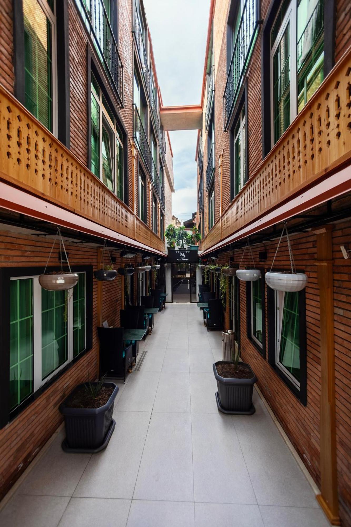M 1 T Hotel تبليسي المظهر الخارجي الصورة