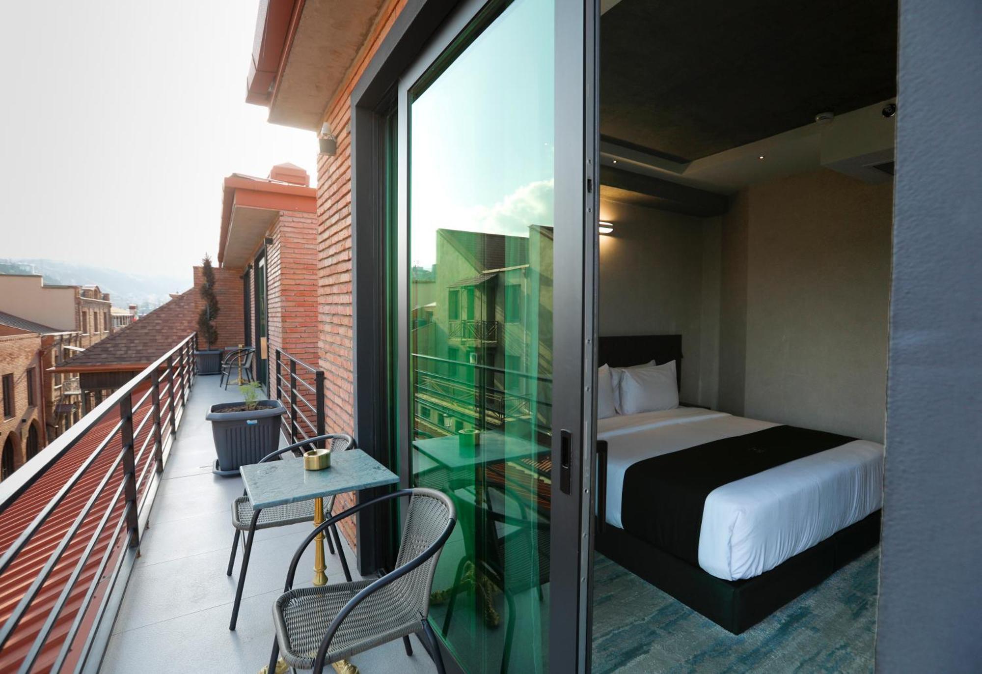 M 1 T Hotel تبليسي المظهر الخارجي الصورة